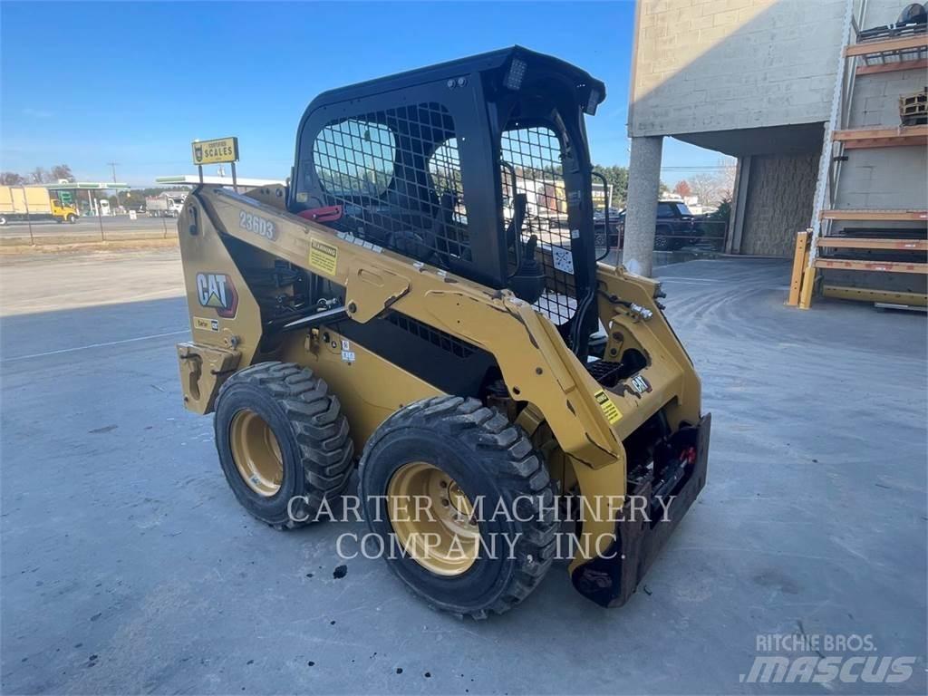 CAT 236D3 Krautuvai su šoniniu pasukimu