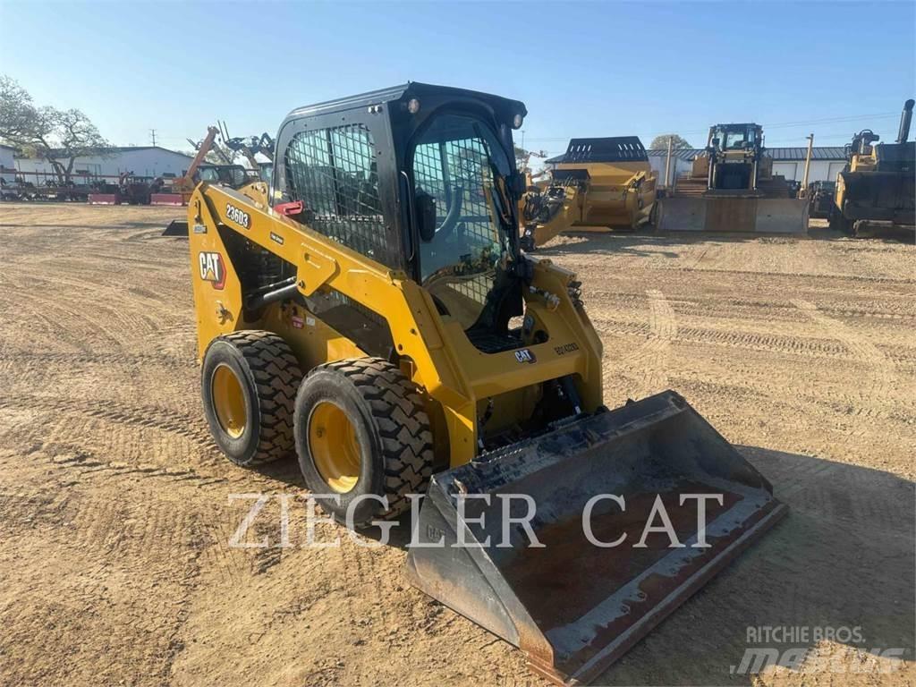 CAT 236D3 Krautuvai su šoniniu pasukimu