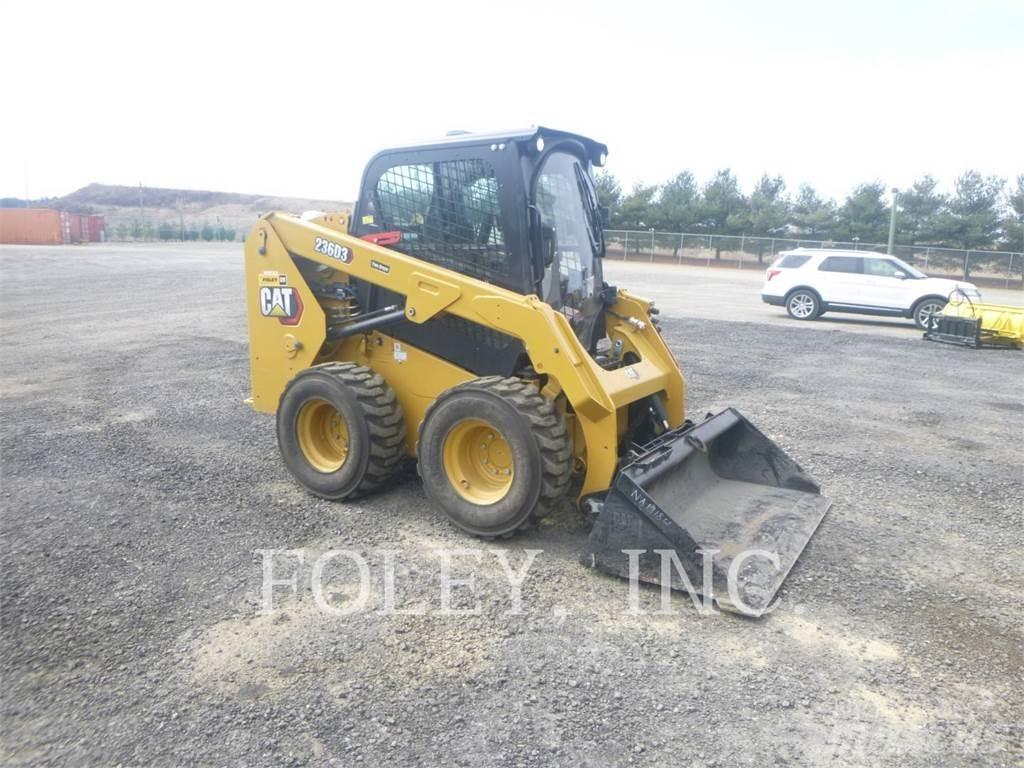 CAT 236D3 Krautuvai su šoniniu pasukimu