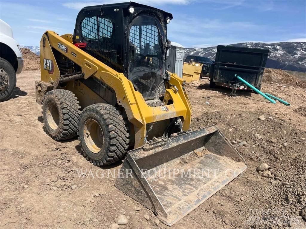 CAT 236D3 Krautuvai su šoniniu pasukimu