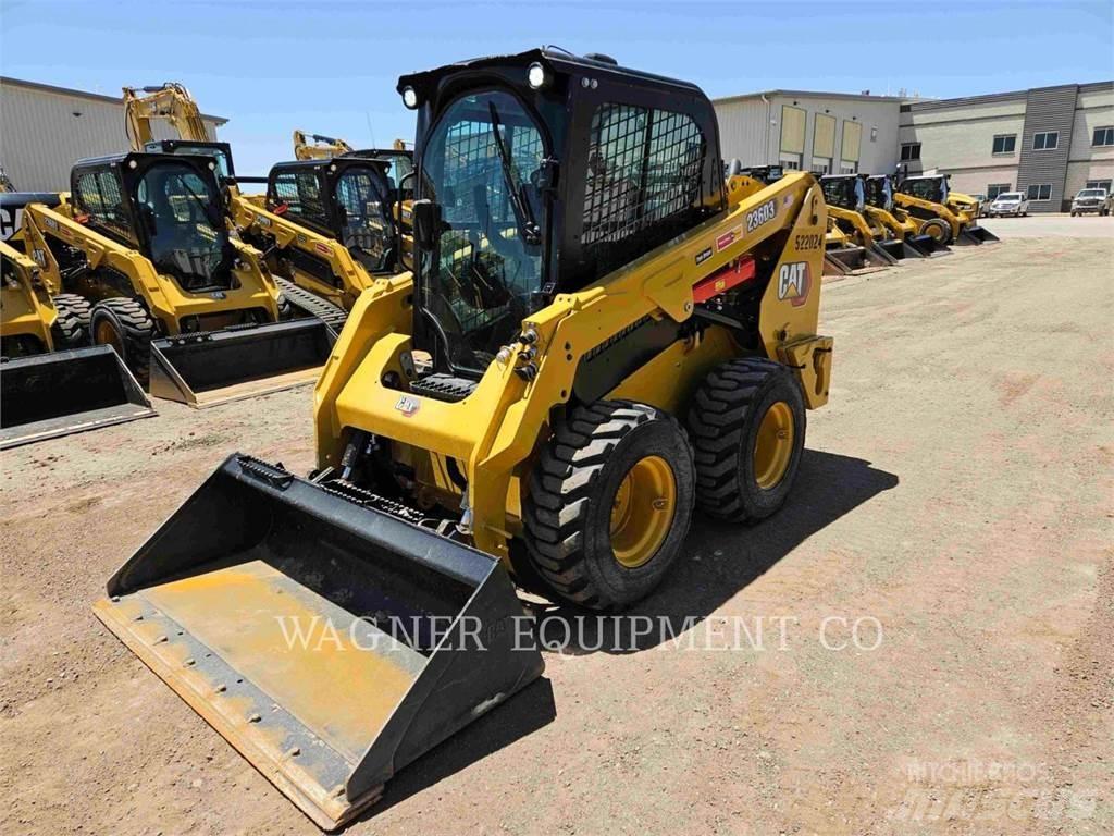CAT 236D3 Krautuvai su šoniniu pasukimu