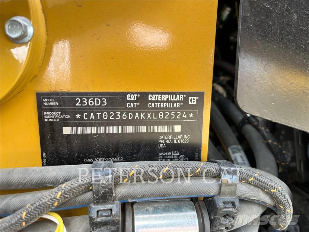 CAT 236D3 Krautuvai su šoniniu pasukimu