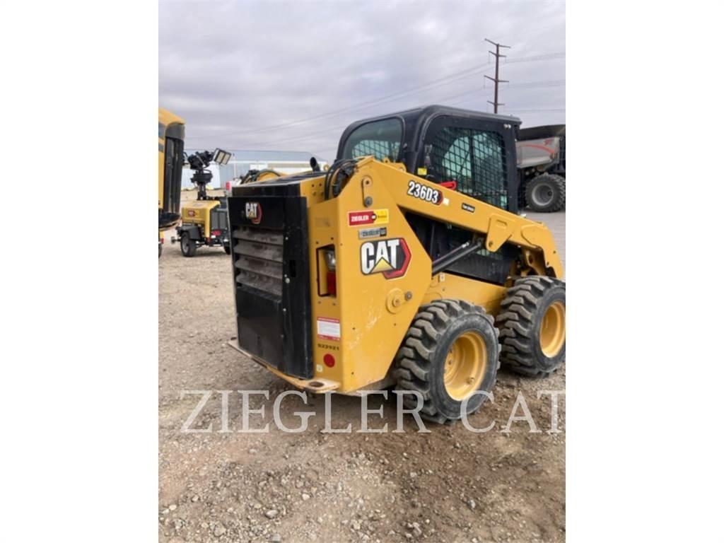 CAT 236D3 Krautuvai su šoniniu pasukimu