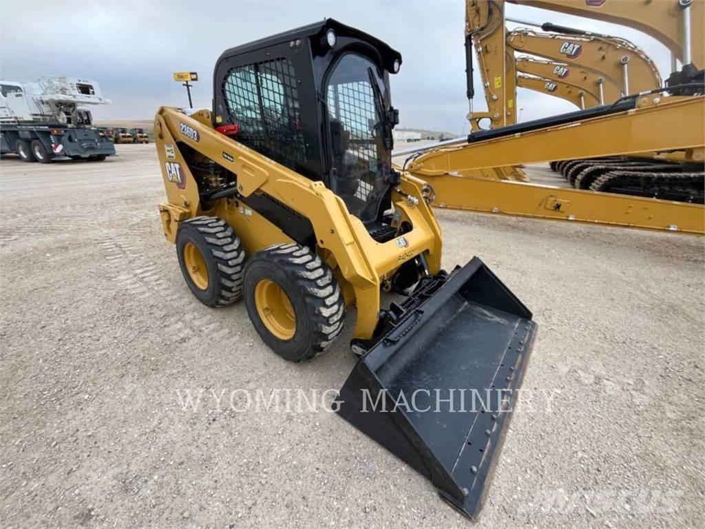 CAT 236D3 Krautuvai su šoniniu pasukimu