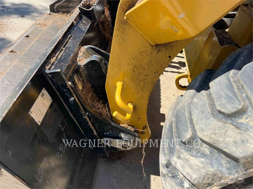 CAT 236D3 Krautuvai su šoniniu pasukimu