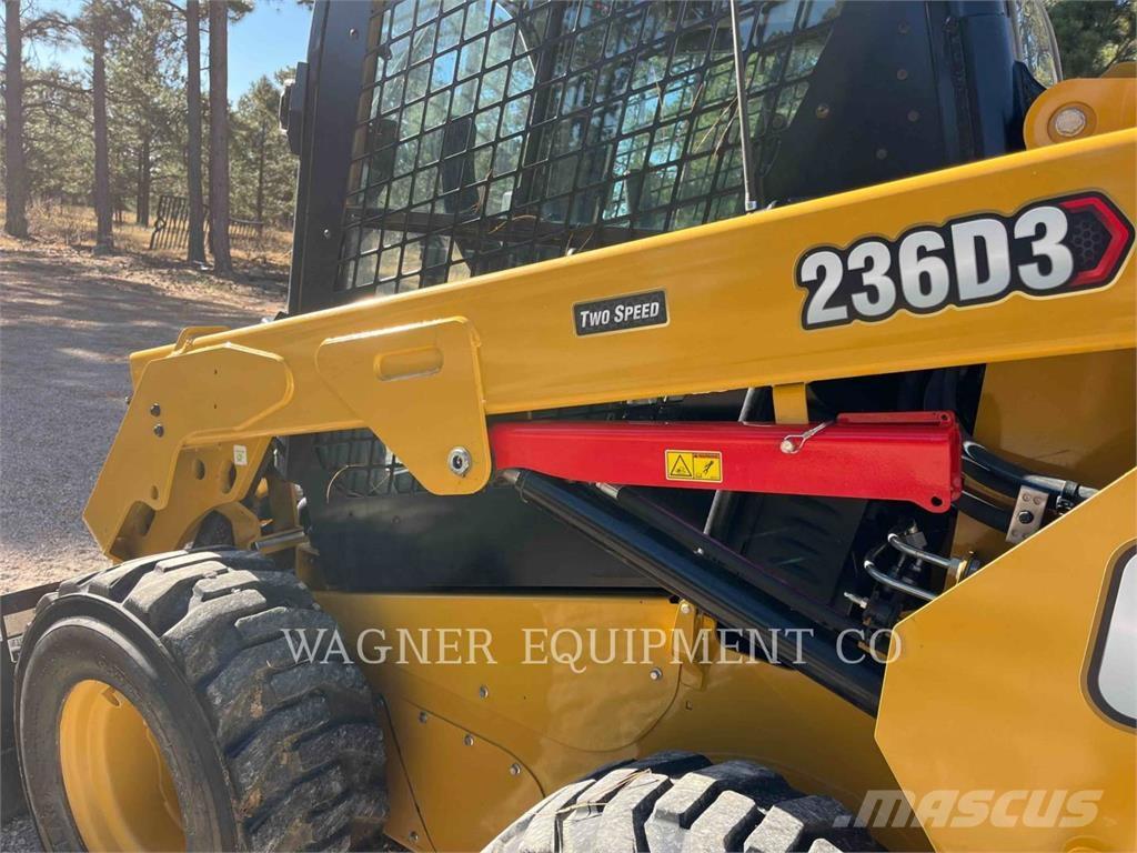 CAT 236D3 Krautuvai su šoniniu pasukimu