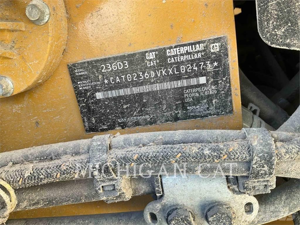 CAT 236D3 A2Q Krautuvai su šoniniu pasukimu