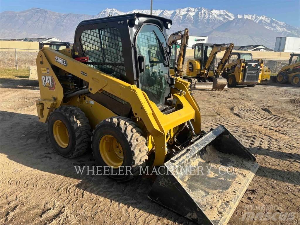 CAT 236D3 C3H2 Krautuvai su šoniniu pasukimu