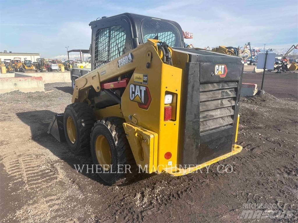 CAT 236D3 C3H2 Krautuvai su šoniniu pasukimu