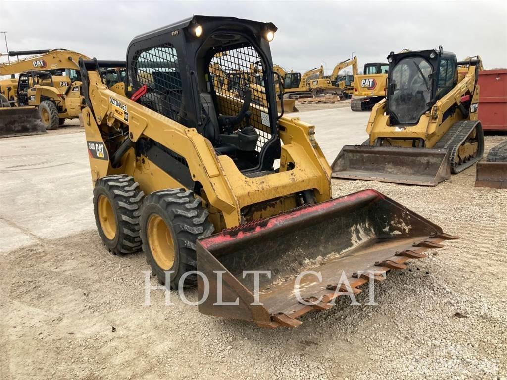 CAT 242D Krautuvai su šoniniu pasukimu