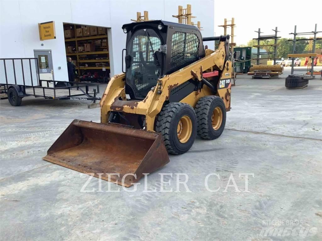 CAT 242D Krautuvai su šoniniu pasukimu