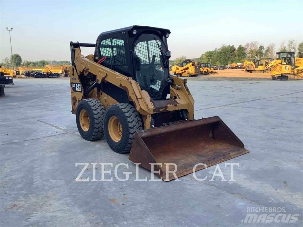 CAT 242D Krautuvai su šoniniu pasukimu