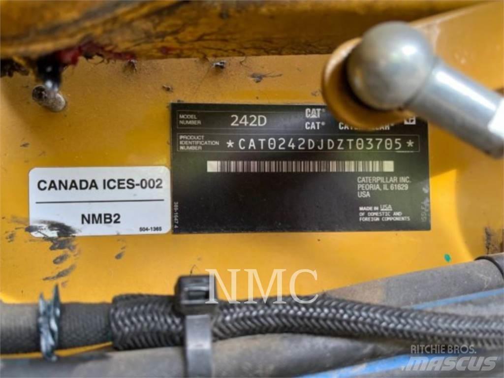 CAT 242D Krautuvai su šoniniu pasukimu