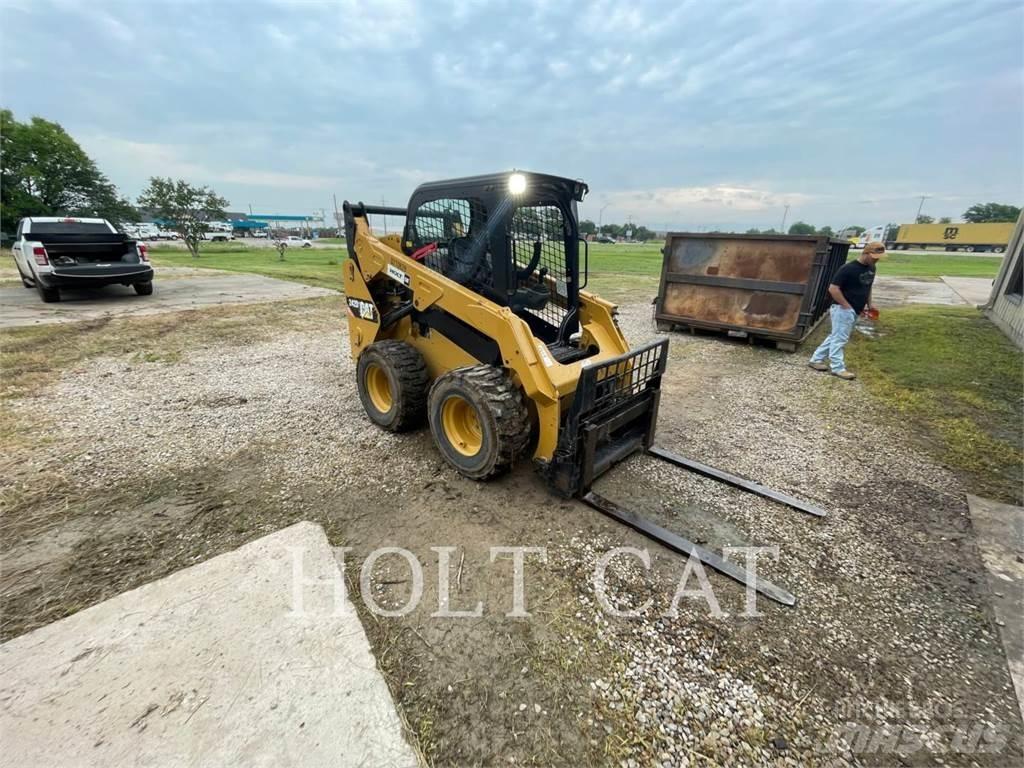 CAT 242D Krautuvai su šoniniu pasukimu
