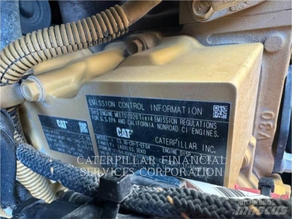 CAT 242D3 Krautuvai su šoniniu pasukimu