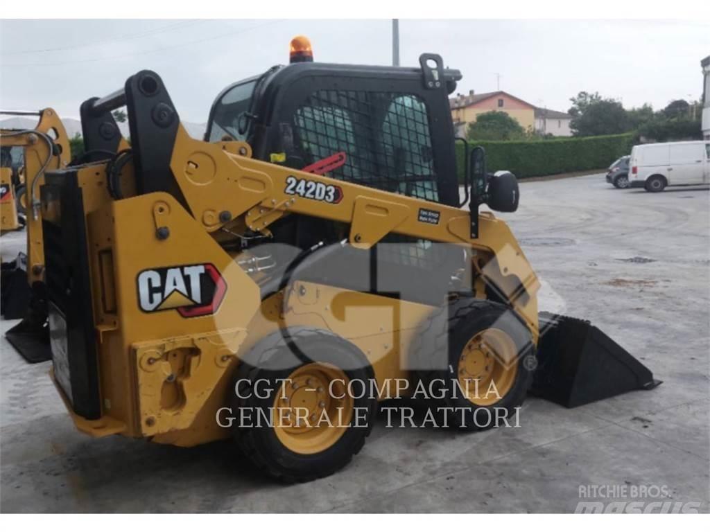 CAT 242D3 Krautuvai su šoniniu pasukimu