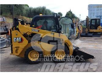 CAT 242D3 Krautuvai su šoniniu pasukimu
