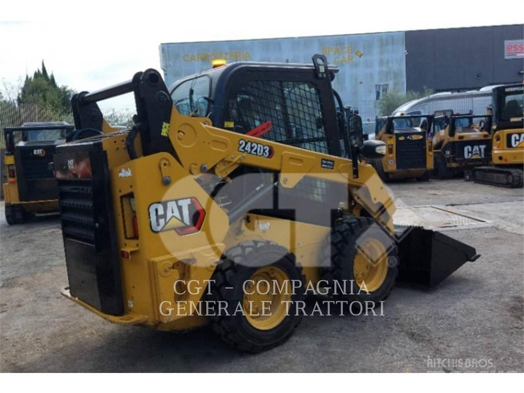 CAT 242D3 Krautuvai su šoniniu pasukimu