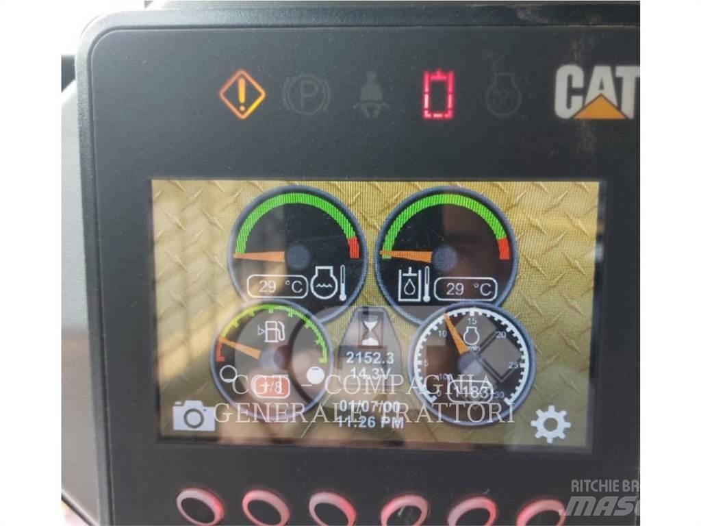 CAT 242D3 Krautuvai su šoniniu pasukimu