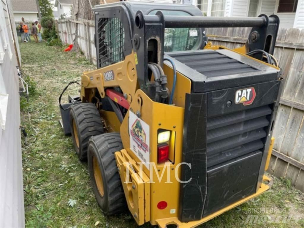 CAT 242D3 Krautuvai su šoniniu pasukimu