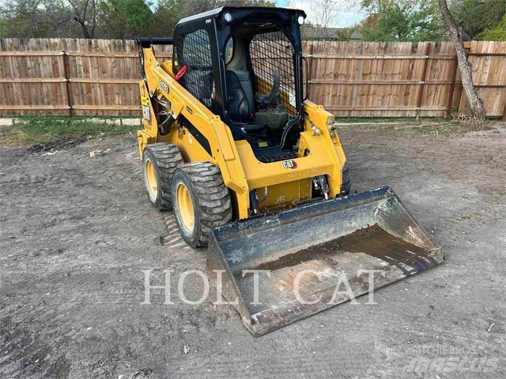 CAT 242D3 Krautuvai su šoniniu pasukimu
