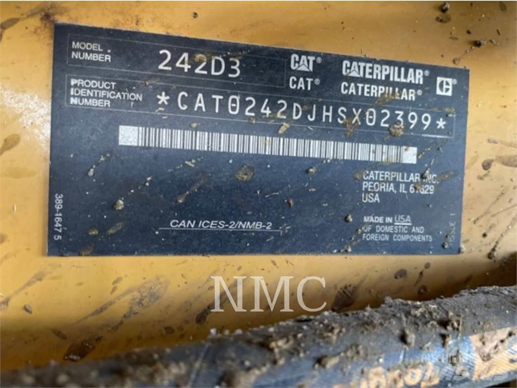 CAT 242D3 Krautuvai su šoniniu pasukimu
