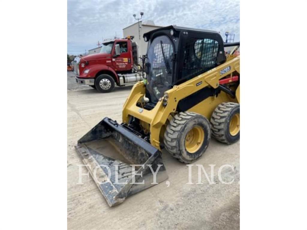 CAT 242D3 Krautuvai su šoniniu pasukimu