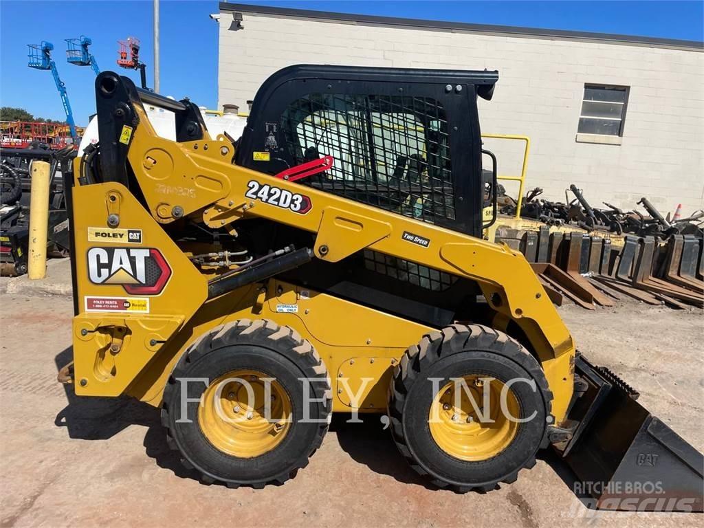 CAT 242D3 Krautuvai su šoniniu pasukimu