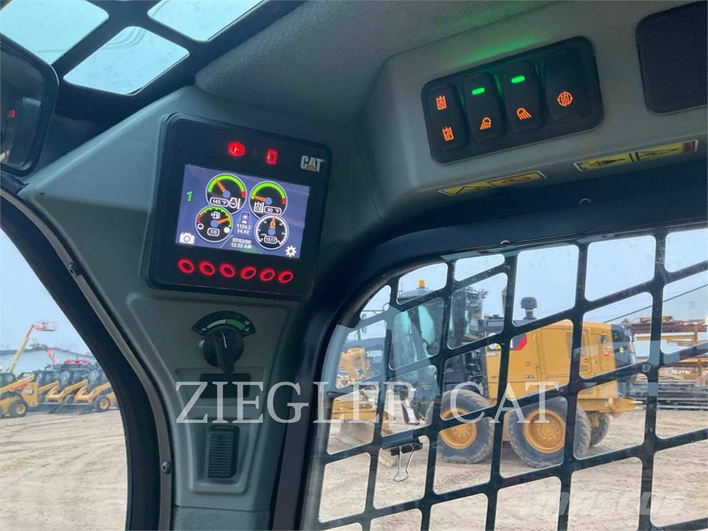 CAT 242D3 Krautuvai su šoniniu pasukimu