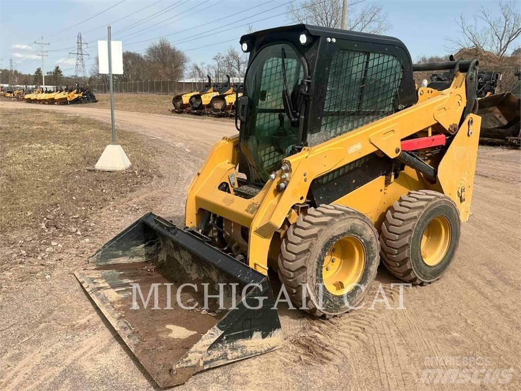 CAT 242D3 A2Q Krautuvai su šoniniu pasukimu