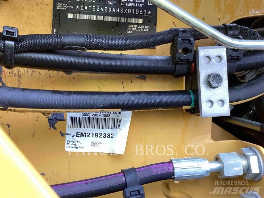 CAT 242D3 AC Krautuvai su šoniniu pasukimu