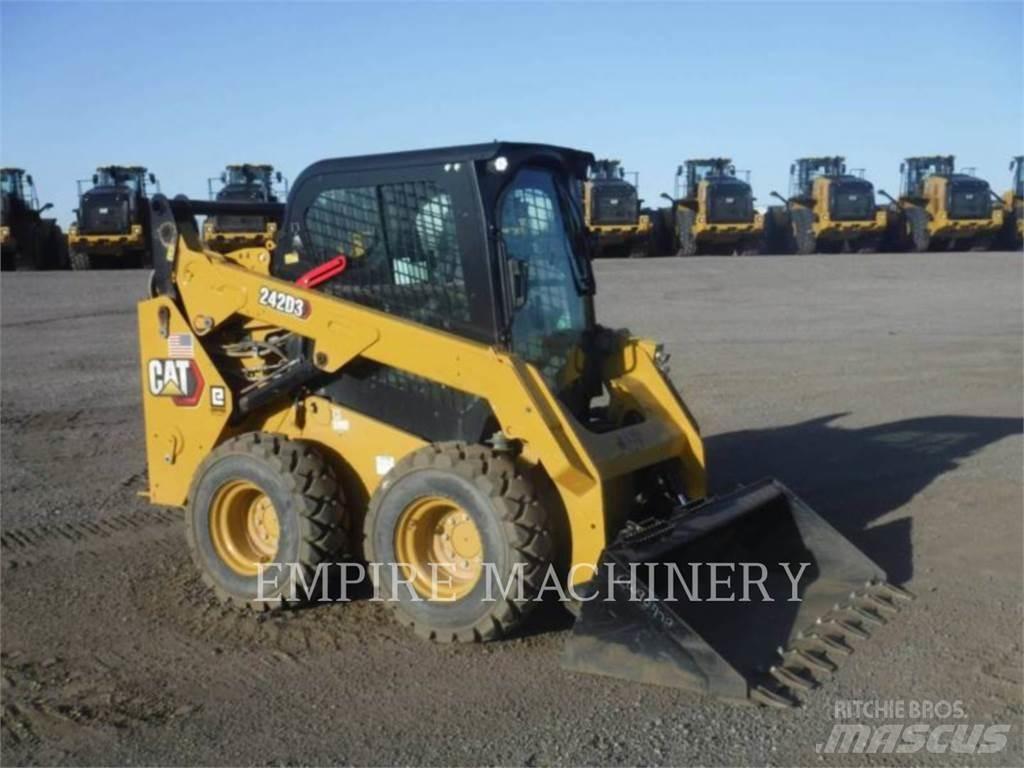 CAT 242D3 CA Krautuvai su šoniniu pasukimu