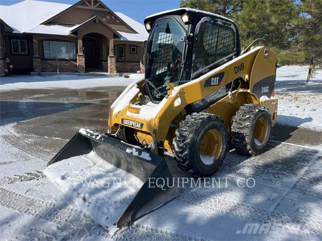 CAT 246C Krautuvai su šoniniu pasukimu