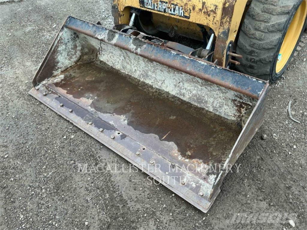 CAT 246C Krautuvai su šoniniu pasukimu