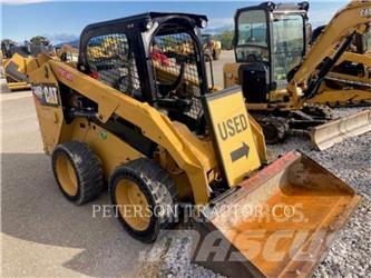 CAT 246D Krautuvai su šoniniu pasukimu