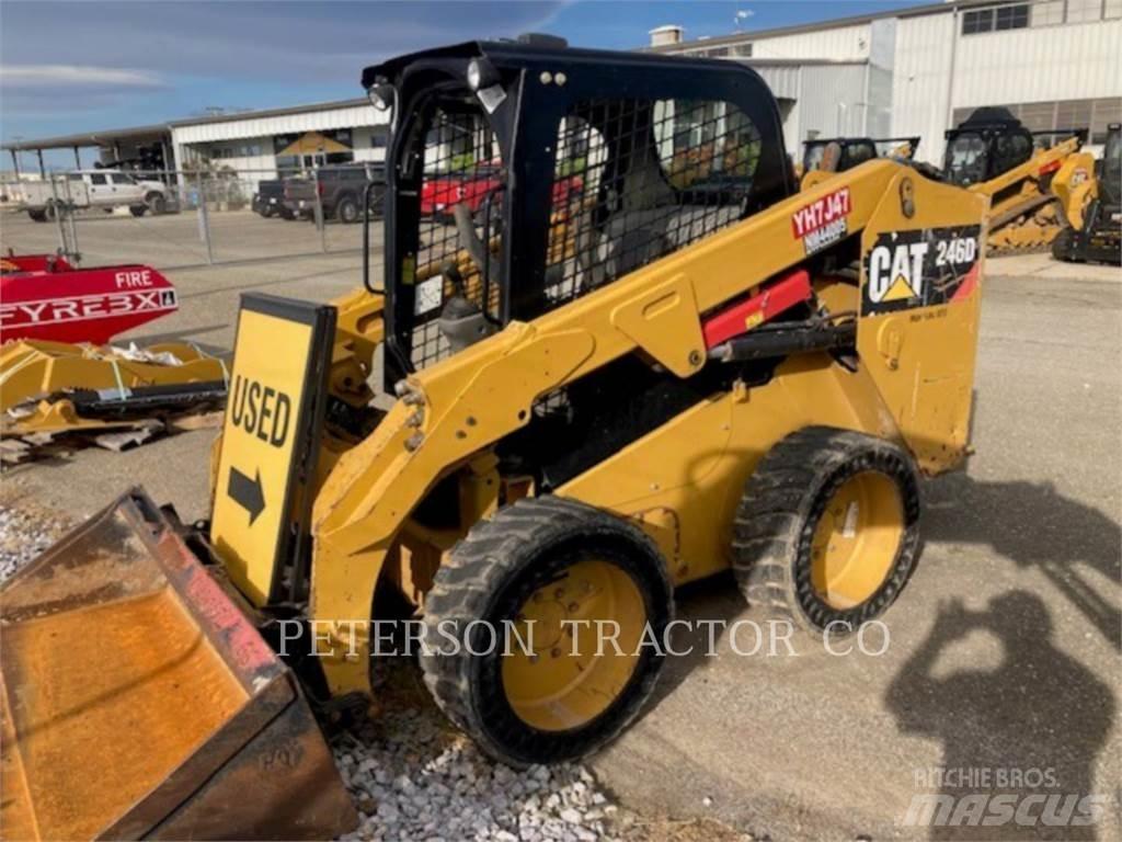 CAT 246D Krautuvai su šoniniu pasukimu