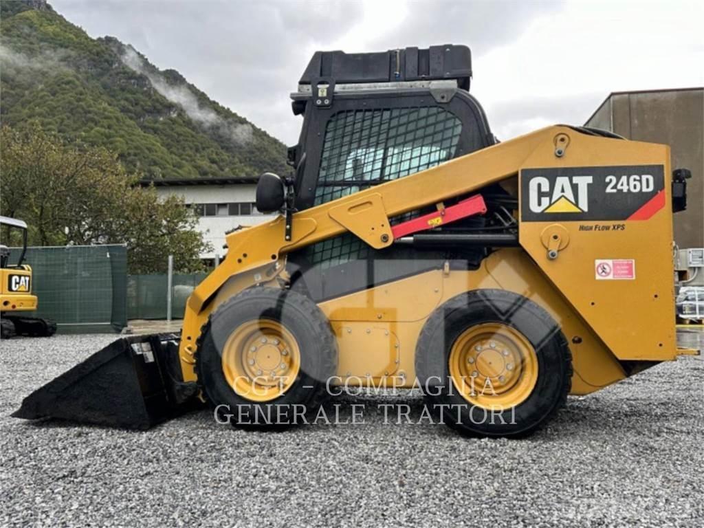 CAT 246D Krautuvai su šoniniu pasukimu