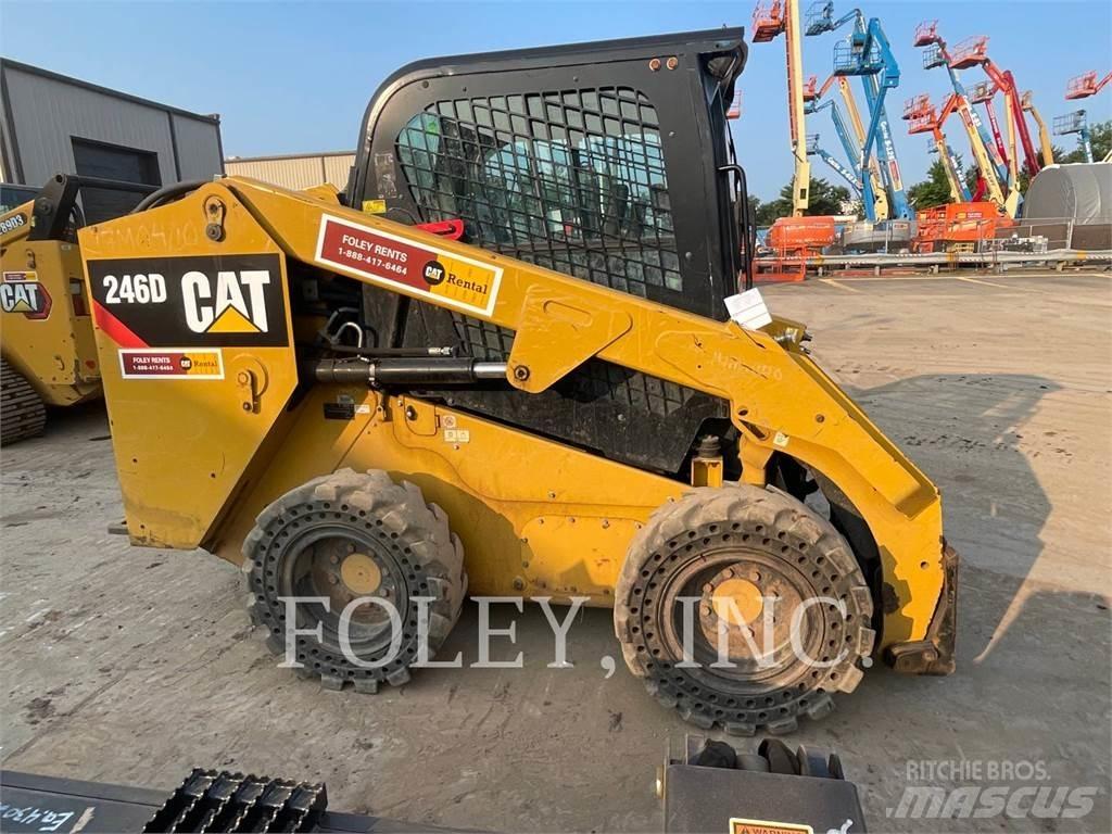 CAT 246D Krautuvai su šoniniu pasukimu