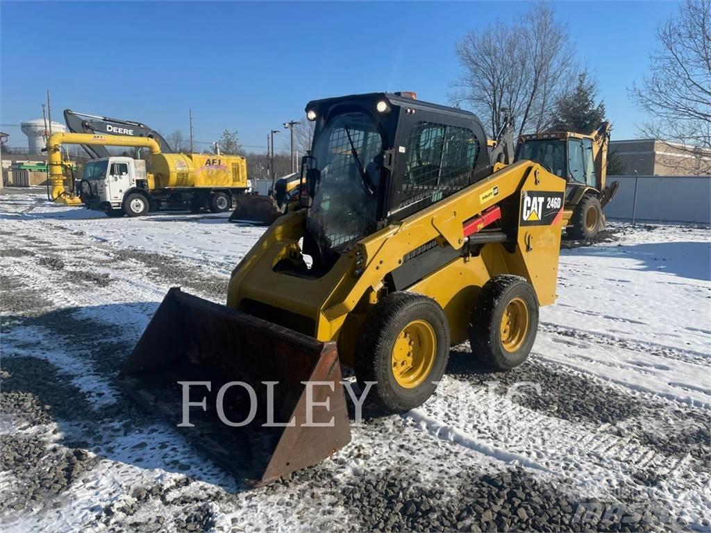 CAT 246D Krautuvai su šoniniu pasukimu