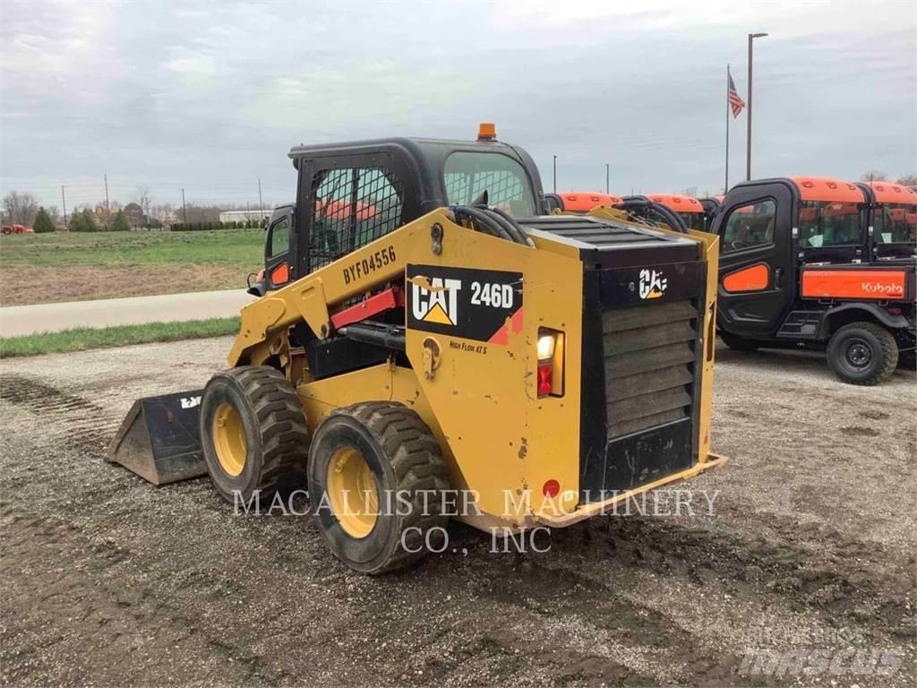 CAT 246D Krautuvai su šoniniu pasukimu