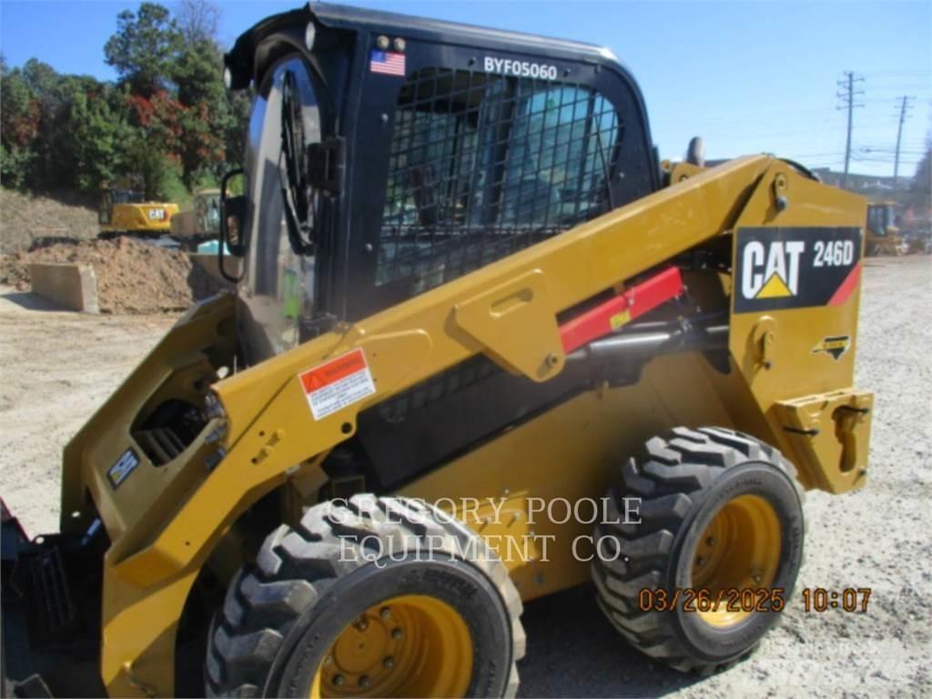 CAT 246D Krautuvai su šoniniu pasukimu
