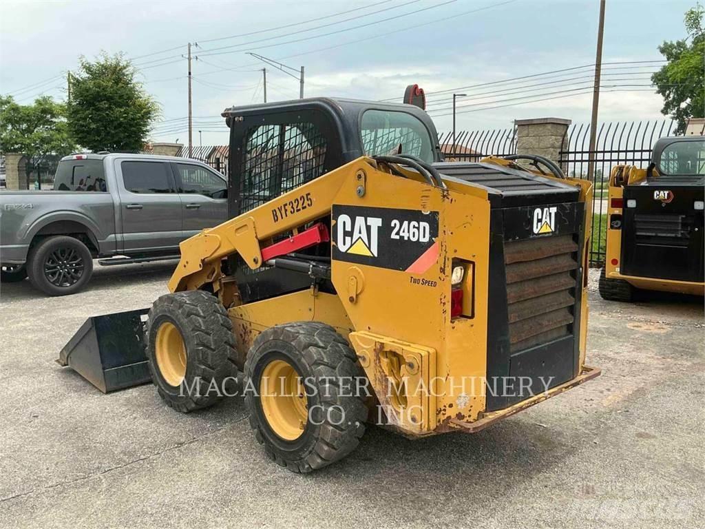 CAT 246D Krautuvai su šoniniu pasukimu