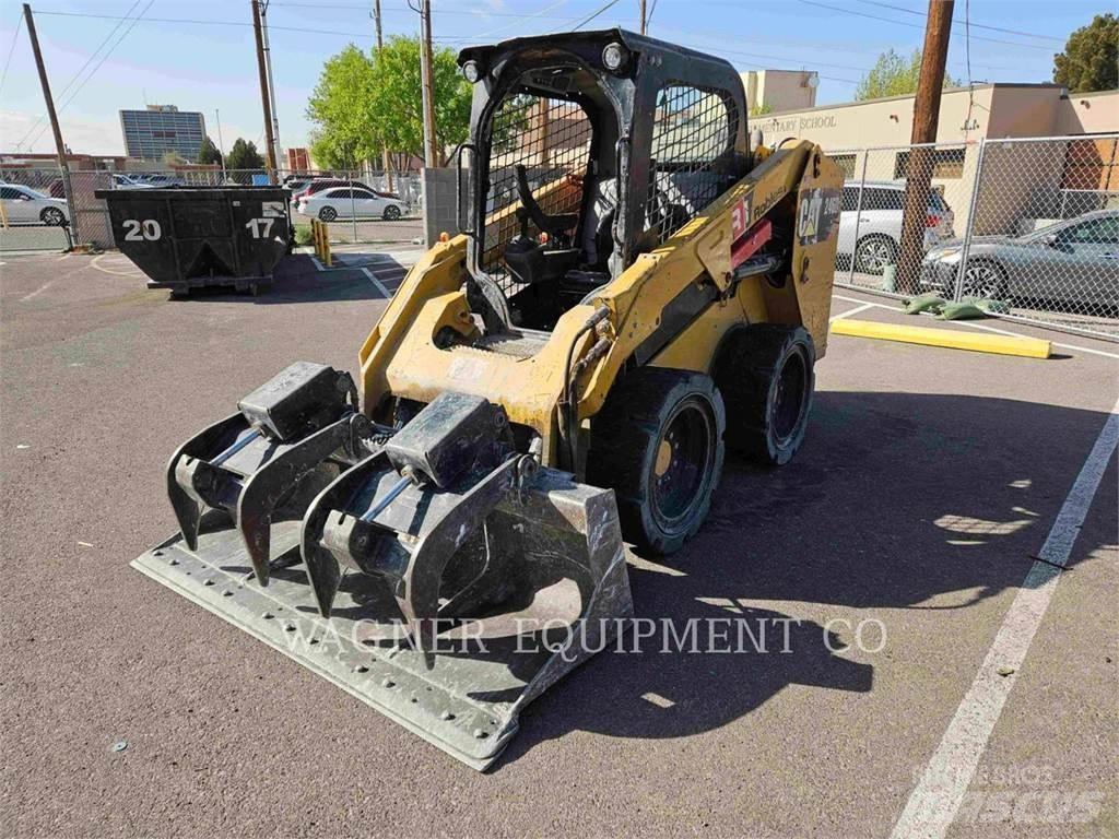 CAT 246D Krautuvai su šoniniu pasukimu