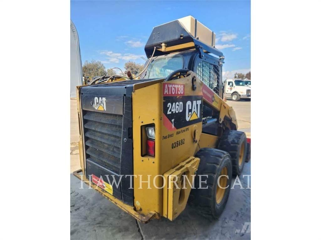 CAT 246D Krautuvai su šoniniu pasukimu