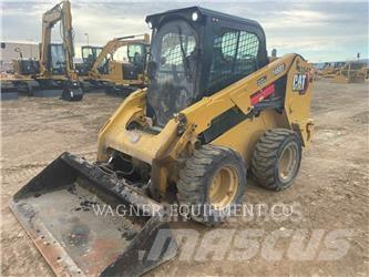 CAT 246D3 Krautuvai su šoniniu pasukimu