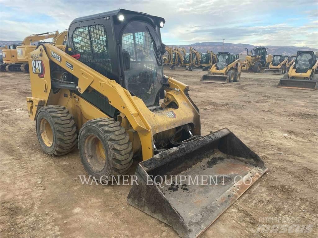 CAT 246D3 Krautuvai su šoniniu pasukimu
