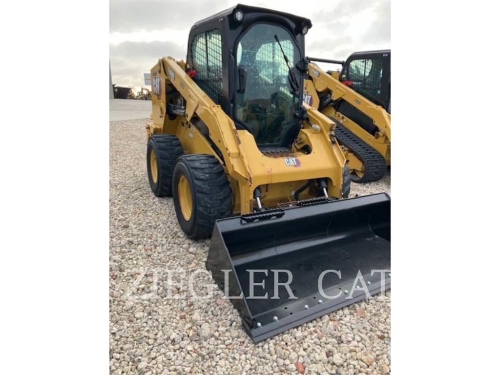CAT 246D3 Krautuvai su šoniniu pasukimu