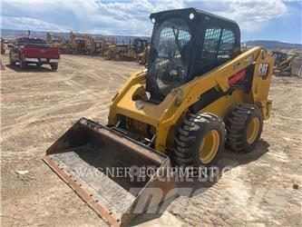 CAT 246D3 Krautuvai su šoniniu pasukimu
