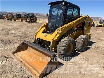 CAT 246D3 Krautuvai su šoniniu pasukimu