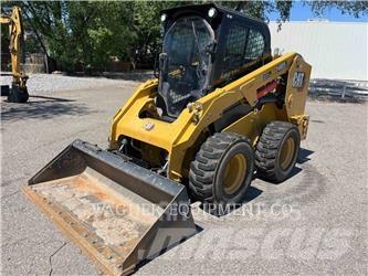 CAT 246D3 Krautuvai su šoniniu pasukimu